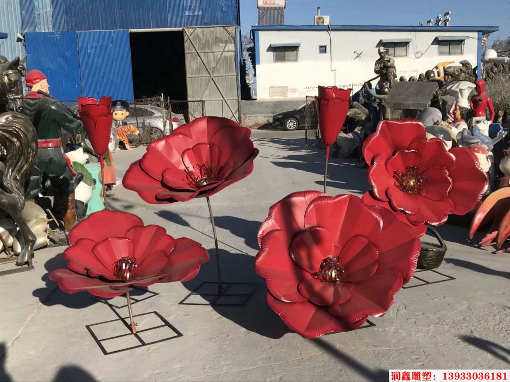 安徽某地产定制的铁艺玫瑰花雕塑，颜色鲜艳有光泽，工艺精致1