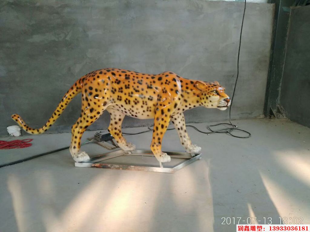 玻璃钢豹子雕塑 (1)