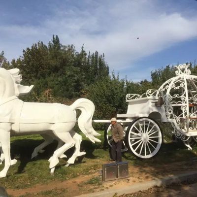 不锈钢马拉车景观雕塑 马车雕塑白色喷漆实物图
