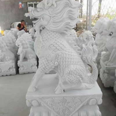 汉白玉石雕麒麟雕塑，动物石雕麒麟厂家